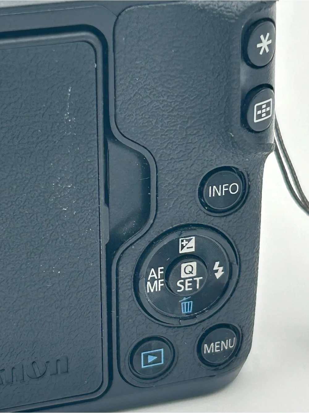 Canon EOS M50 Mirrorless Camera with Carrying Bag